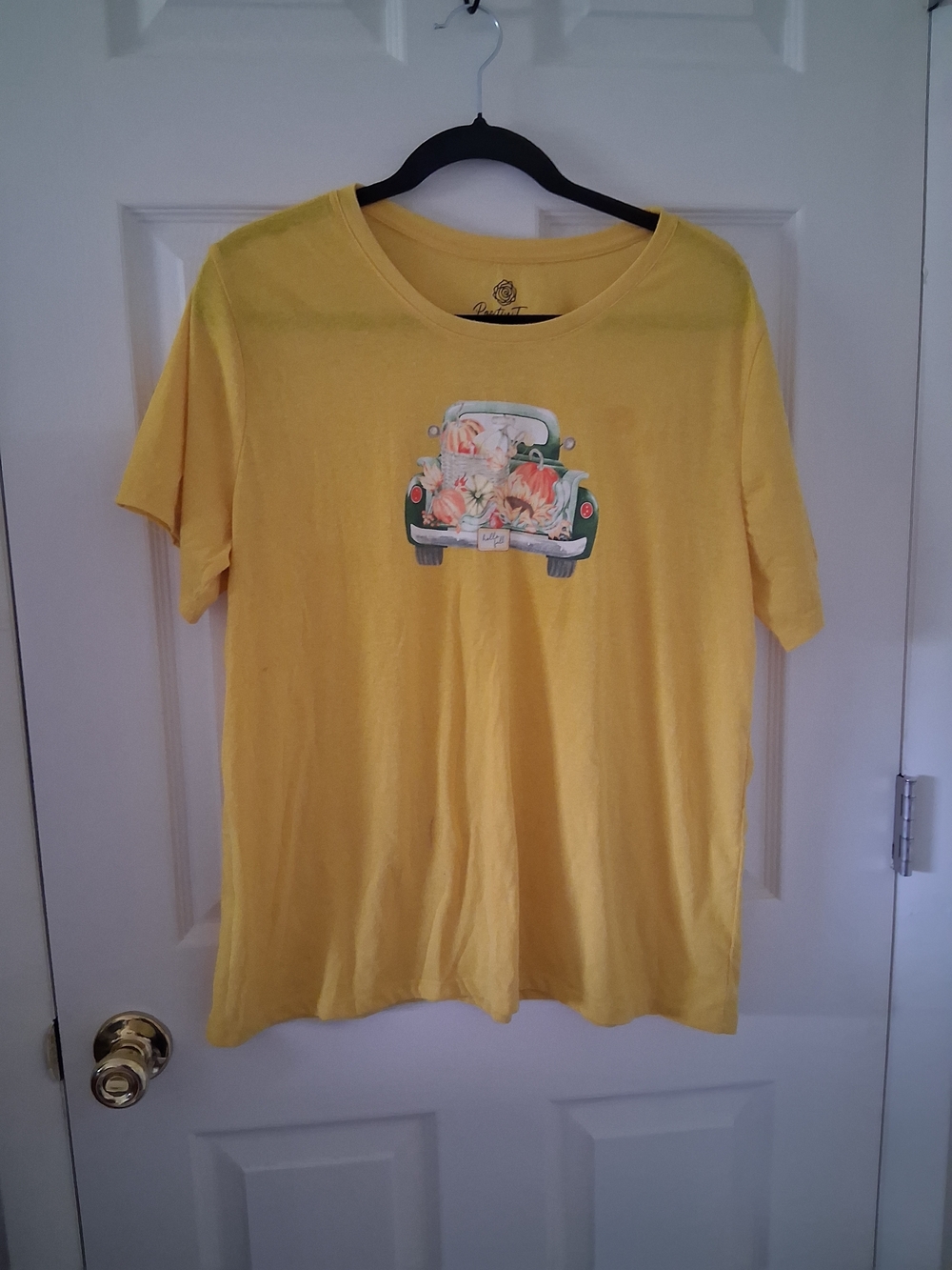Unbranded Yellow Short Sleeve Tee with Floral Car Graphic